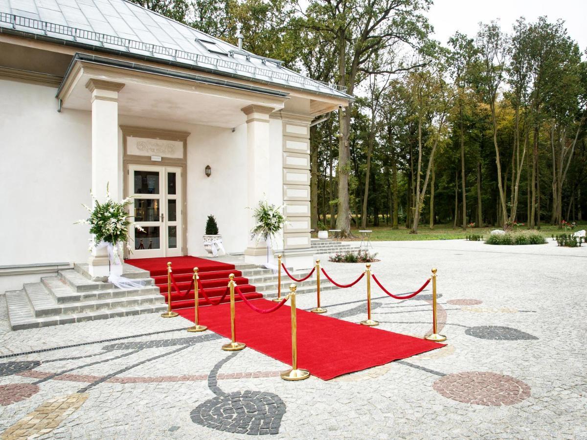Palac Dabrowka Rawicz Exteriér fotografie