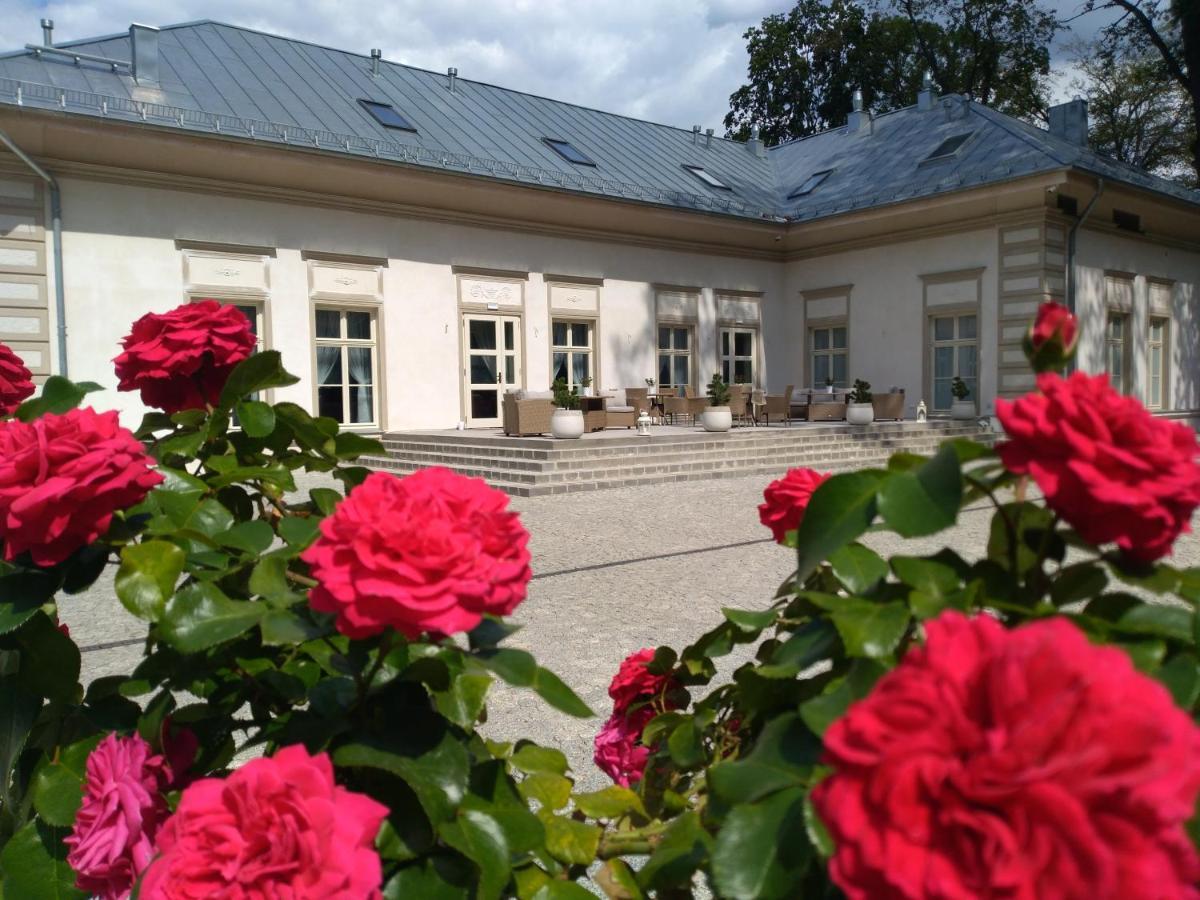 Palac Dabrowka Rawicz Exteriér fotografie